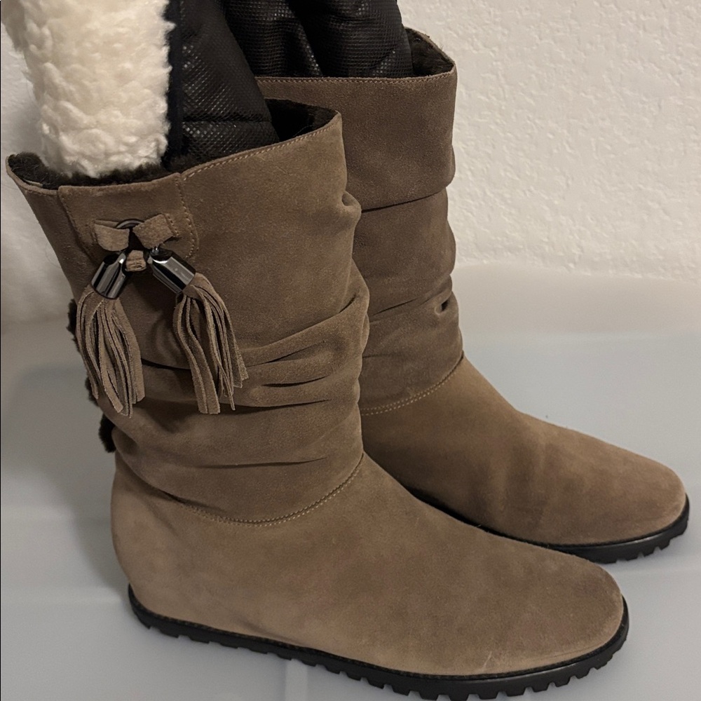 Stuart Weitzman Taupe Suede hidden wedge Tassel Boots SZ 8N w/faux fur lining - Picture 3 of 11